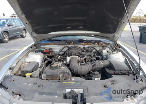 2010 Ford Mustang V6 Premium z USA, uszkodzony, nr VIN 1ZVBP8EN1A5129888